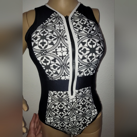 Swimsuit excellent condition. With Free shorts - Picture 2 of 7